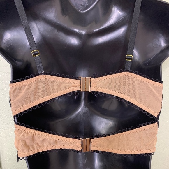 Black Floral Lace Under Wire Bra With Ajustable Straps and Gold Hardwear Small - Picture 7 of 10